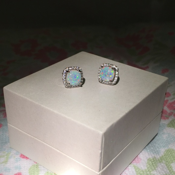 Jewelry - 9mm Opal earrings